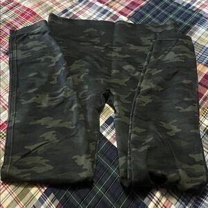 SPANX Camo Leggings - Dark Green and Black